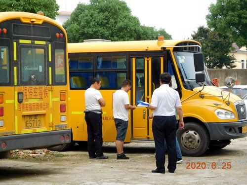 寧高潤安校車公司加強(qiáng)節(jié)日隱患排查， 確保校車停放安全